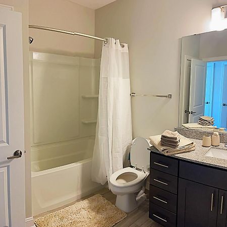 Quiet Apartment - 10 Minutes From Ecu Грийнвил Екстериор снимка